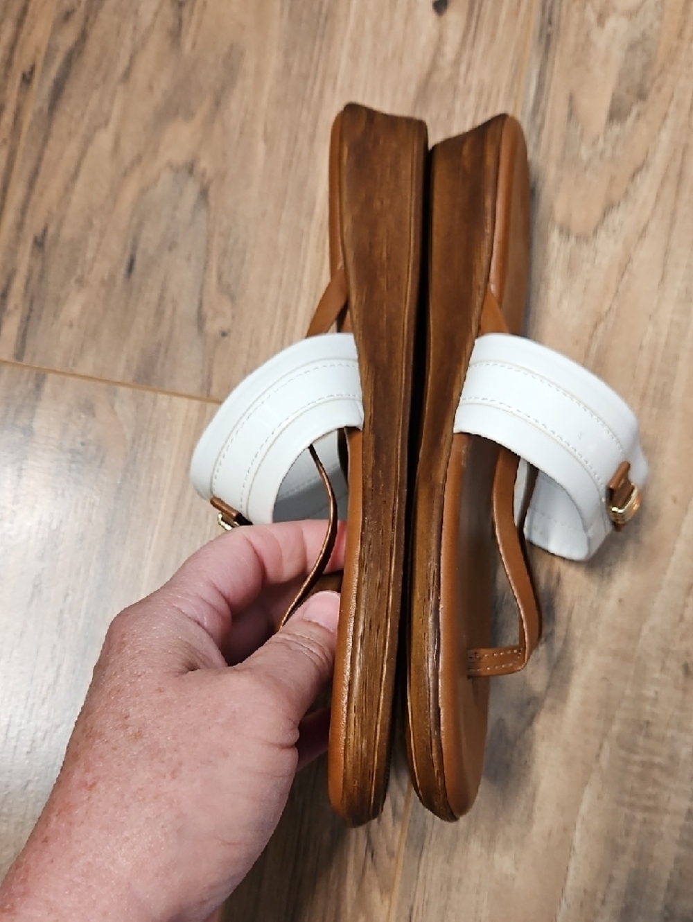 Italian Shoemakers White and Brown Leather Slide Thong Sandals 8 - Picture 4 of 11
